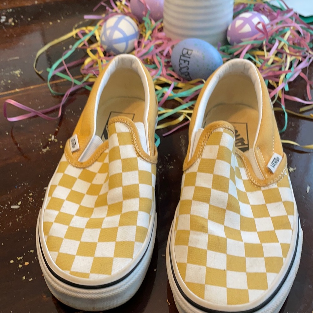 Yellow and white checked Vans slip on Men’s 4 Women’s 5.5